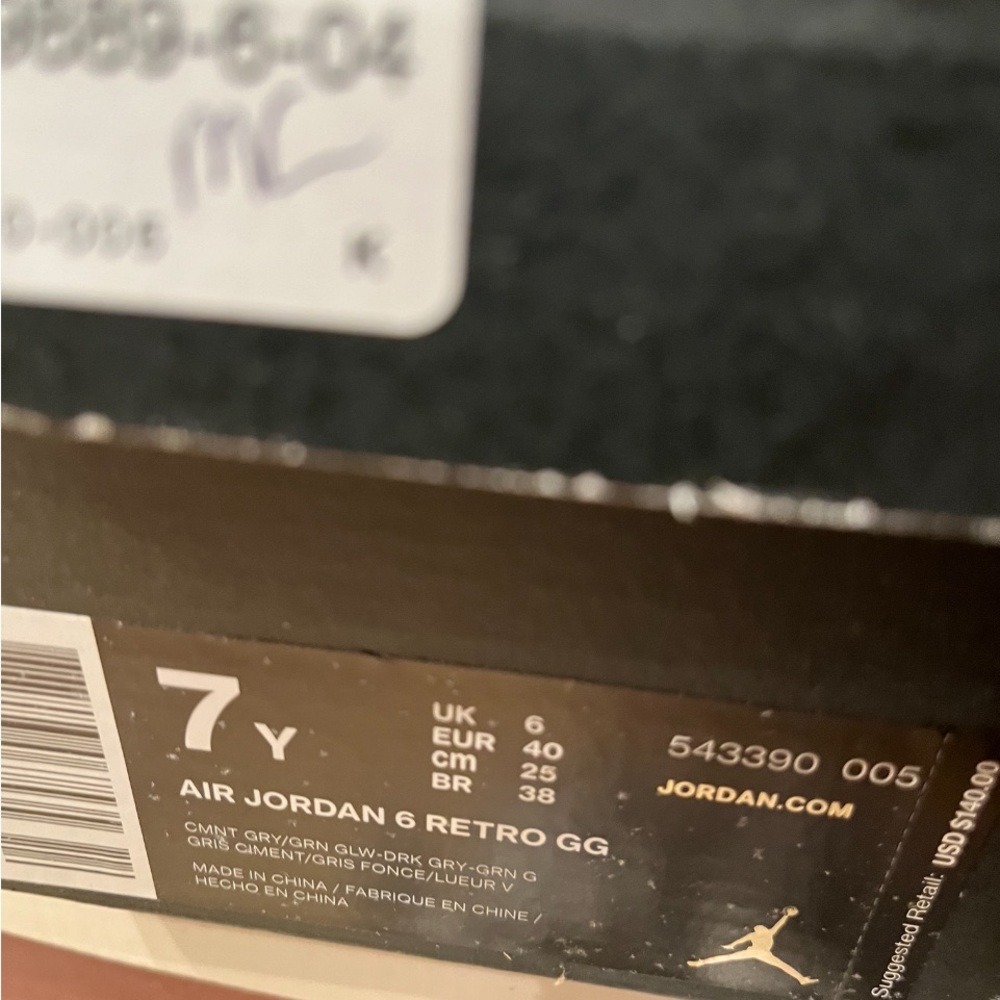Jordan’s Retro 6 Cmnt Green/Gray youth size 7